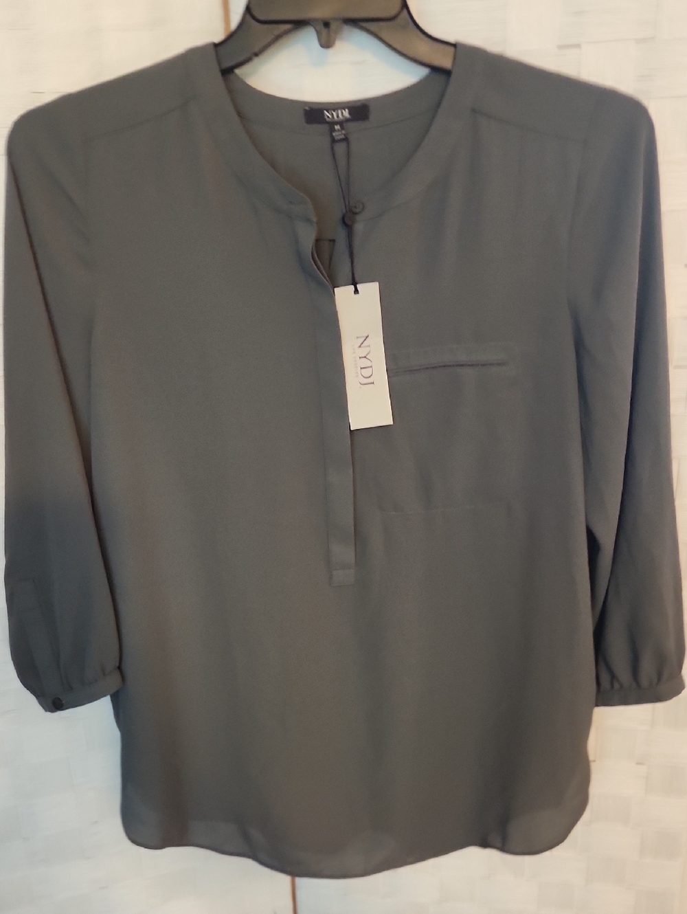 NYDJ NWT SZ M 3/4 Sleeve Pleatback Top